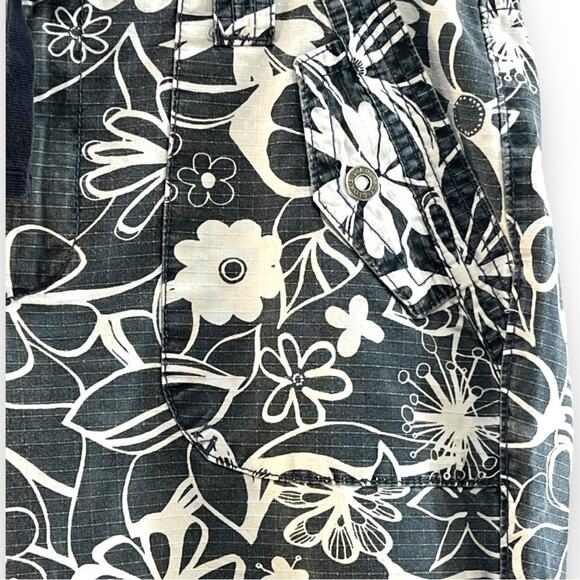 GLORIA VANDERBILT Vintage RETRO tropical floral capris in gray & white SZ 10 - Picture 3 of 13
